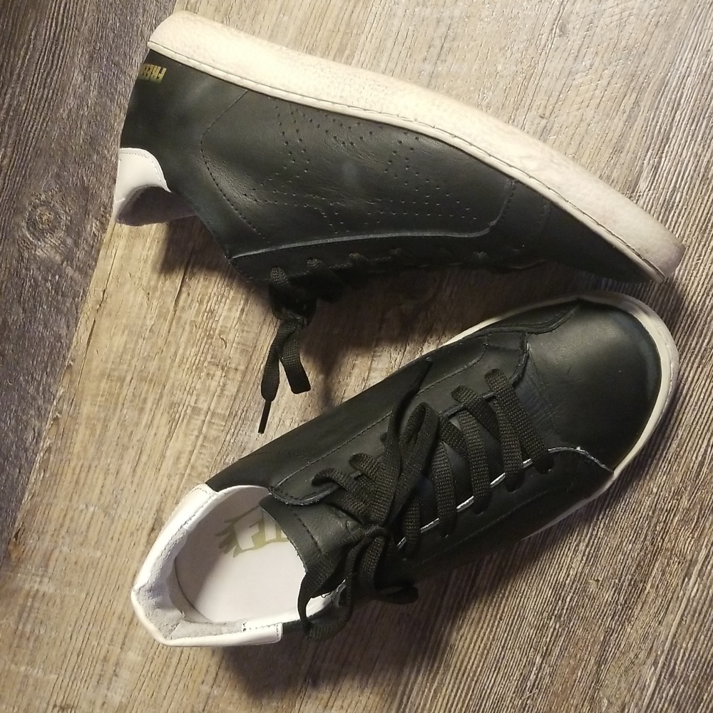 Freebird by Steven 10 Leather Black and White lift Sneaker EXCELLENT condition